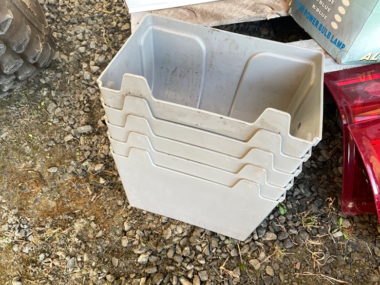 #5721-•-assorted-automotive-related-items-image-12