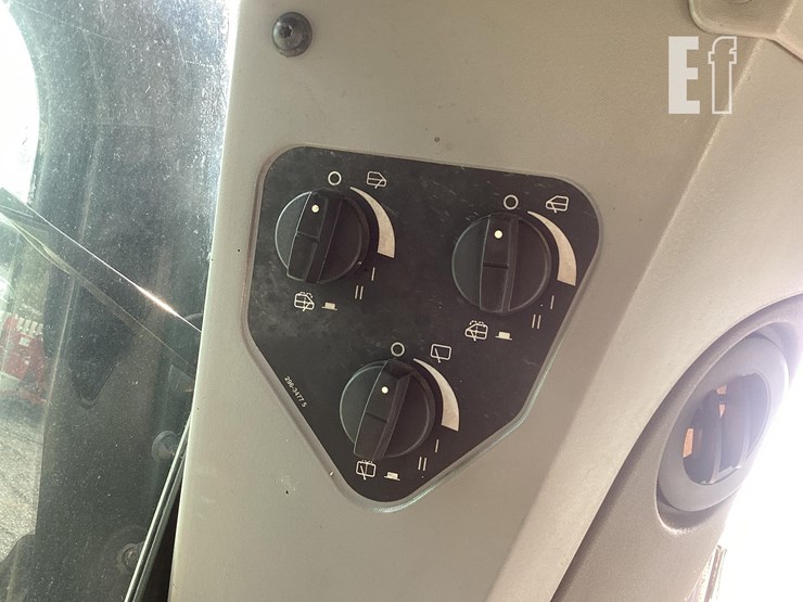 2018-caterpillar-d7e-image-23