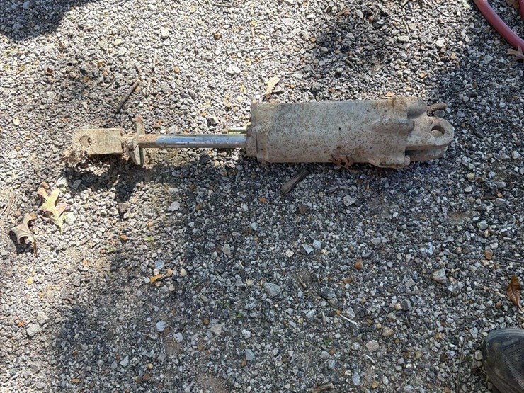 john-deere-hyd.-cylinder-image-1