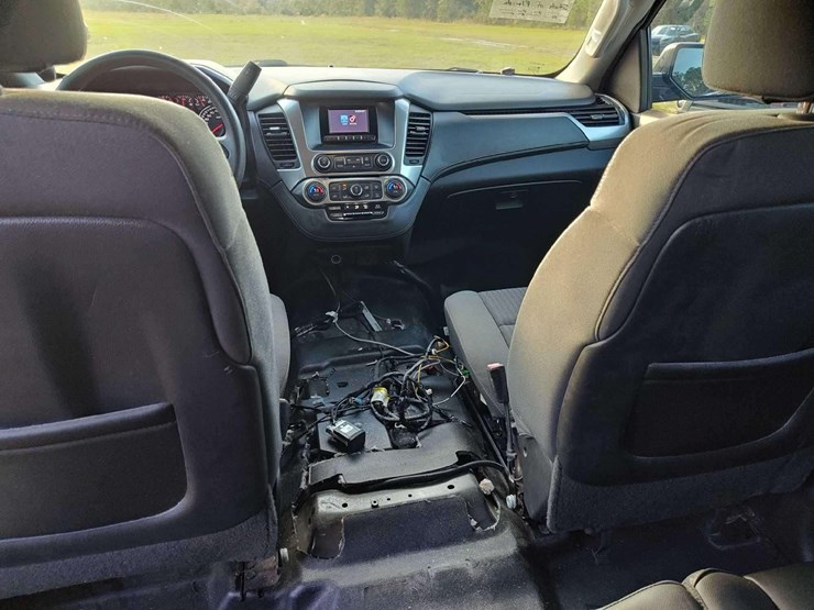 2015-chevrolet-tahoe-image-27