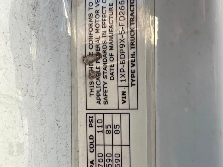 2015-peterbilt-579-image-26