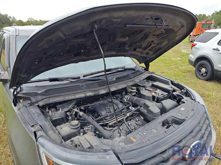 2017-ford-explorer-image-33