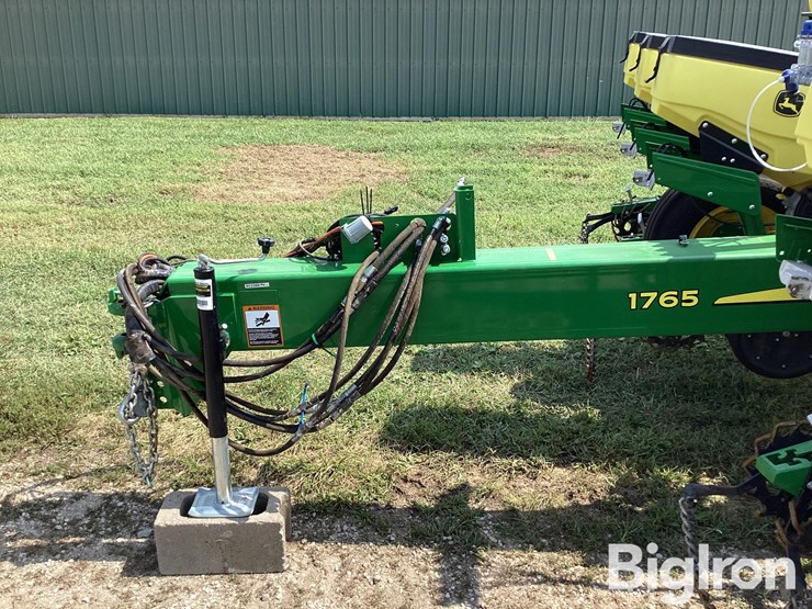 2019-john-deere-1765-image-10
