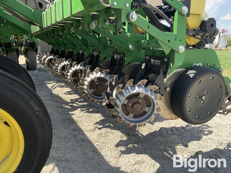 2014-john-deere-1790-image-17