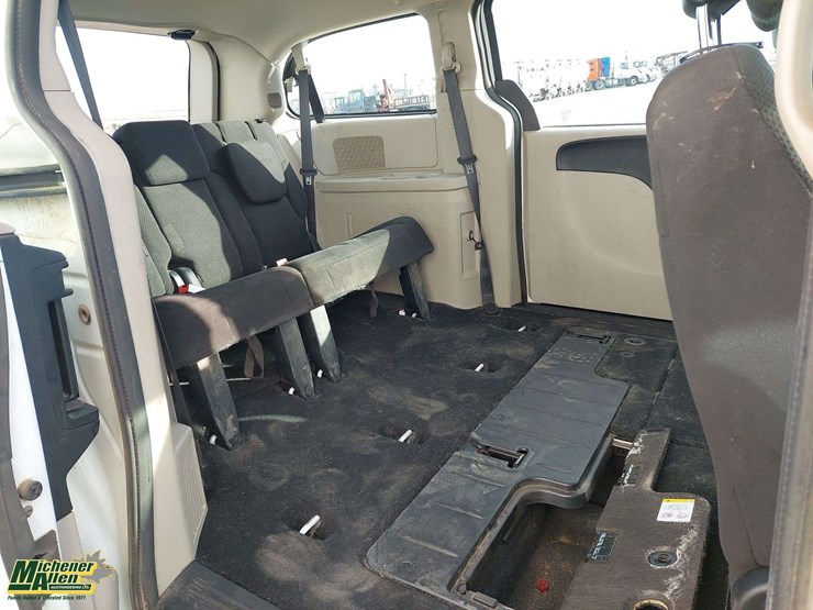 2016-dodge-grand-caravan-image-12