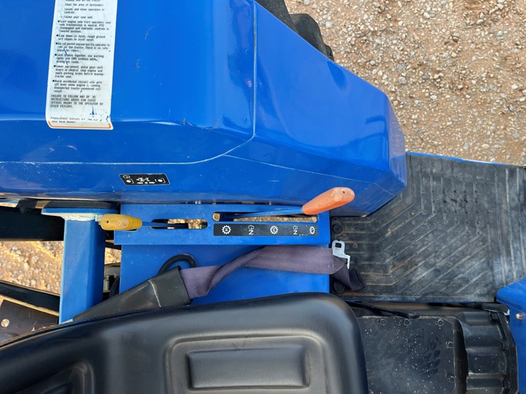 new-holland-tc30-image-12