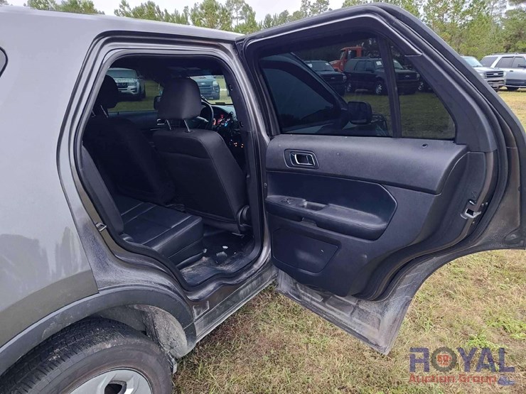 2016-ford-explorer-image-28