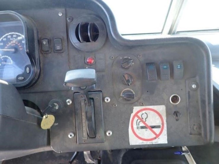 2012-freightliner-mt55-image-19