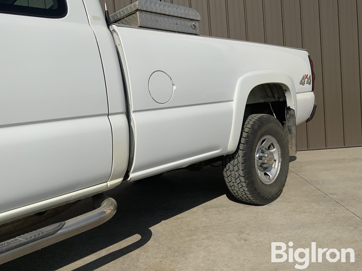 2004-chevrolet-silverado-image-16