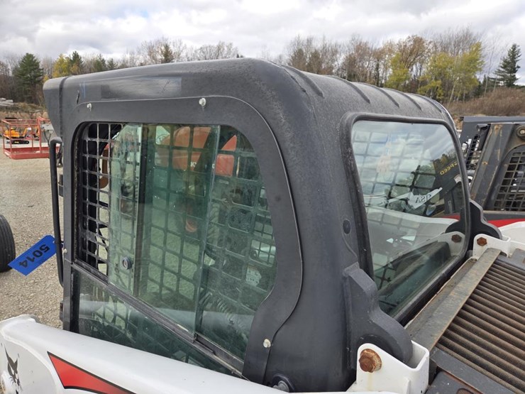 2019-bobcat-t740-image-34