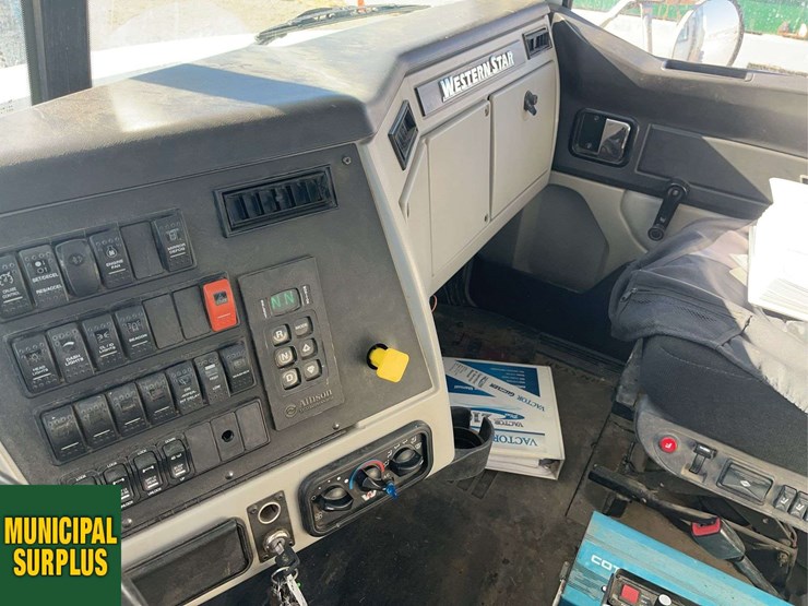 2015-western-star-4700-image-14