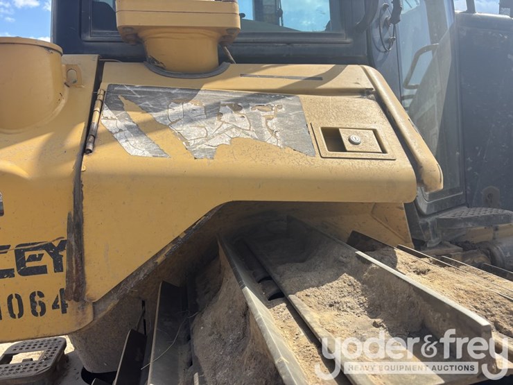 2013-caterpillar-d6n-lgp-image-19