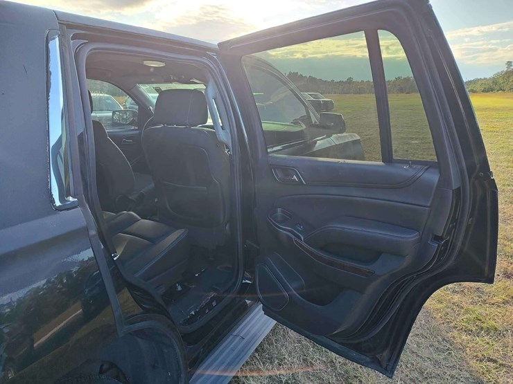 2015-chevrolet-tahoe-image-25