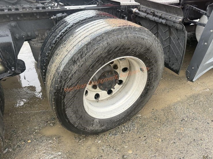 2015-freightliner-cascadia-113-image-25