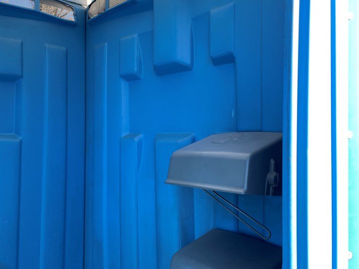 #5665-•-satellite-ind.-inc.-porta-potty-image-5