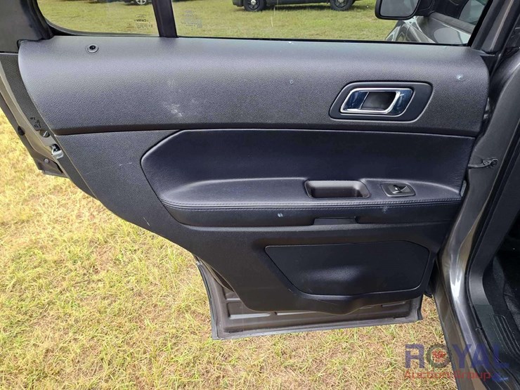 2016-ford-explorer-image-39