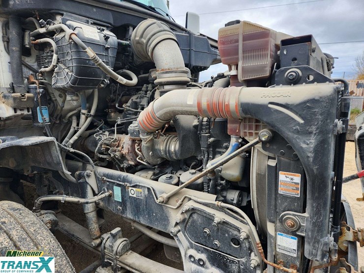 2019-peterbilt-579-image-22