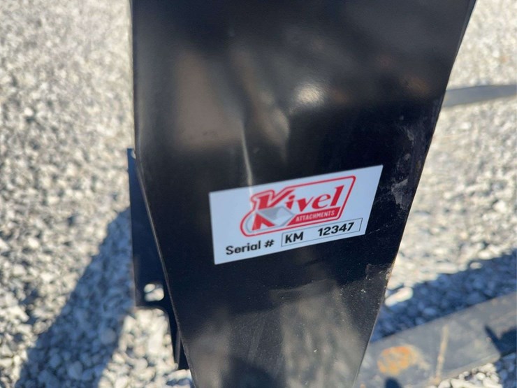 kivel-mini-skid-steer-pallet-forks-image-3