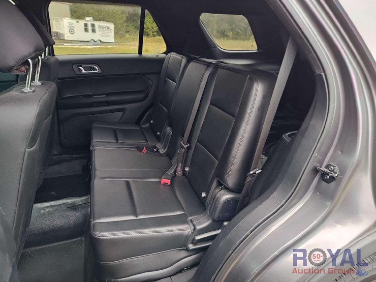 2016-ford-explorer-image-24