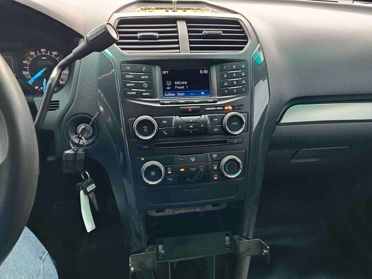 2017-ford-explorer-image-35