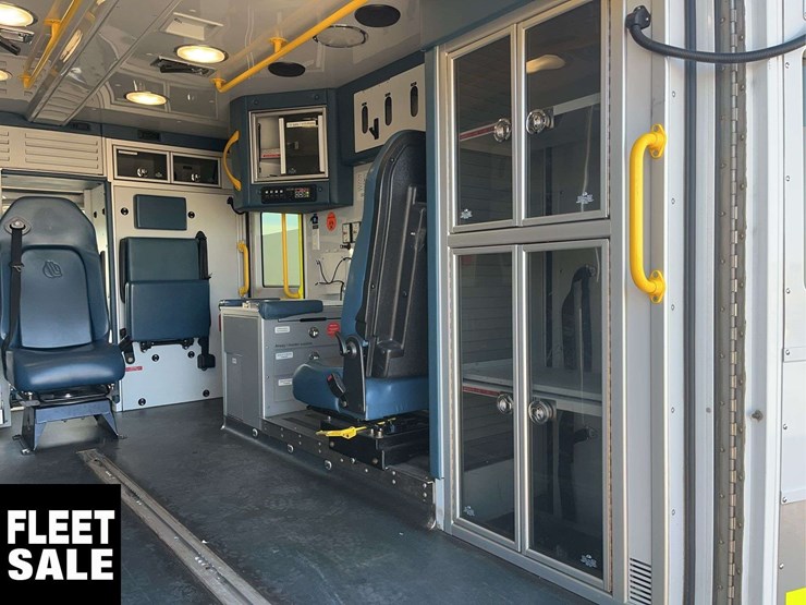 2017-chevrolet-express-s/a-ambulance-image-18