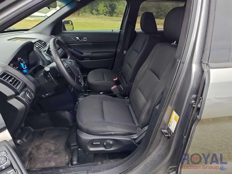 2016-ford-explorer-image-13