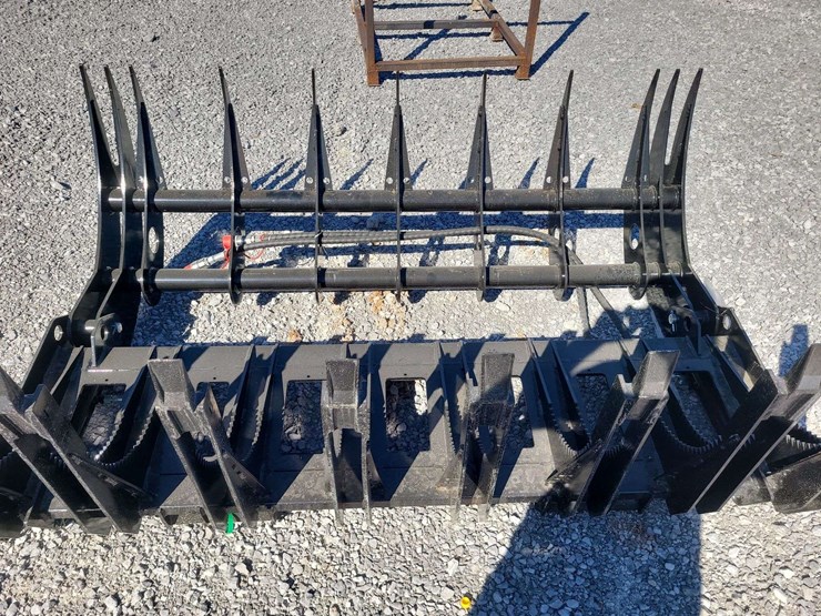 skid-steer-grapple.-72"-wide.-image-6