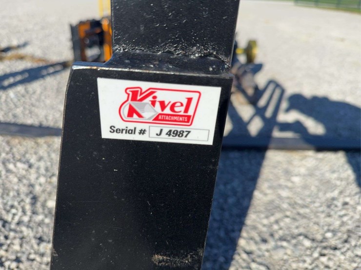 kivel-48”-4200lbs-pallet-forks-image-4