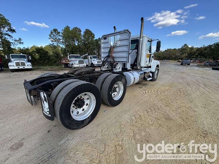 2017-mack-chu613-image-5