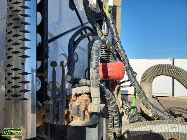 2024-western-star-57x-image-33