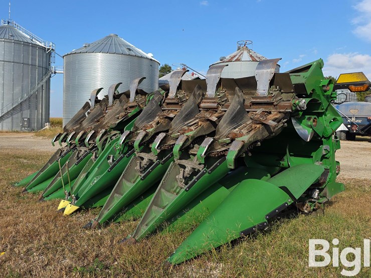 2023-john-deere-c12f-image-1