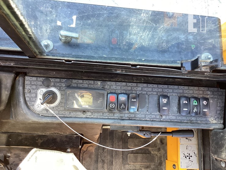 2021-jcb-1cxt-image-17