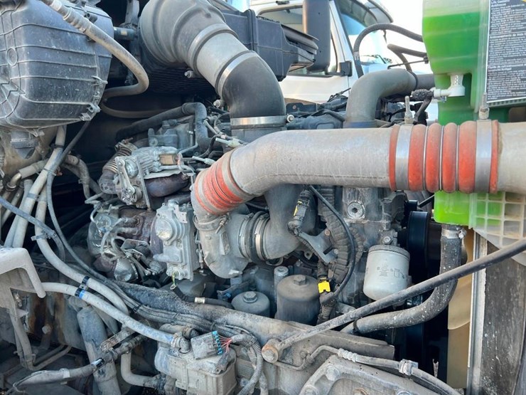 2015-peterbilt-579-image-10