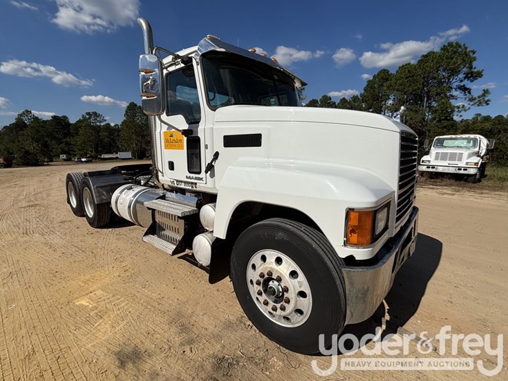 2017-mack-chu613-image-7