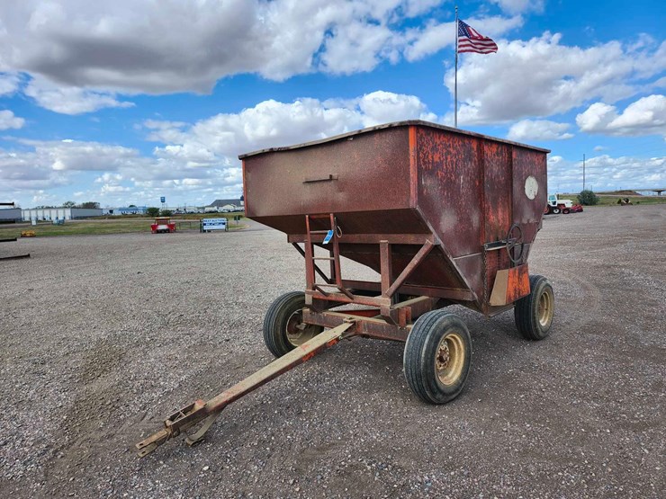 kory-farm-equipment-gravity-wagon-image-1