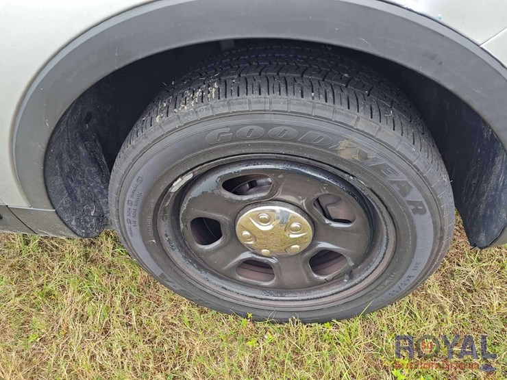 2016-ford-explorer-image-22