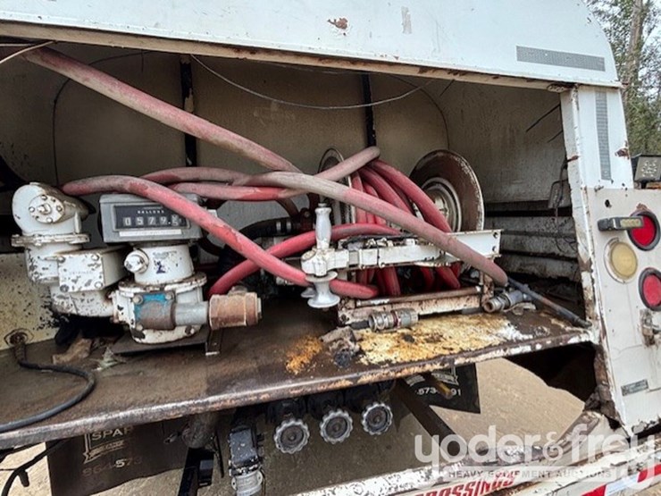 2000-chevrolet-3500-image-12