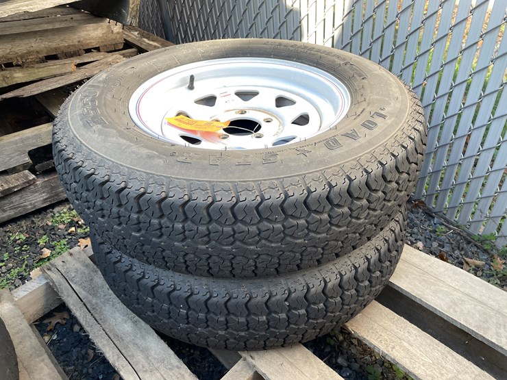 #5705-•-(2)-st205/75d15-tires-on-5-bolt-rims-image-3