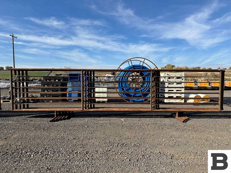 24'-freestanding-panels-image-3