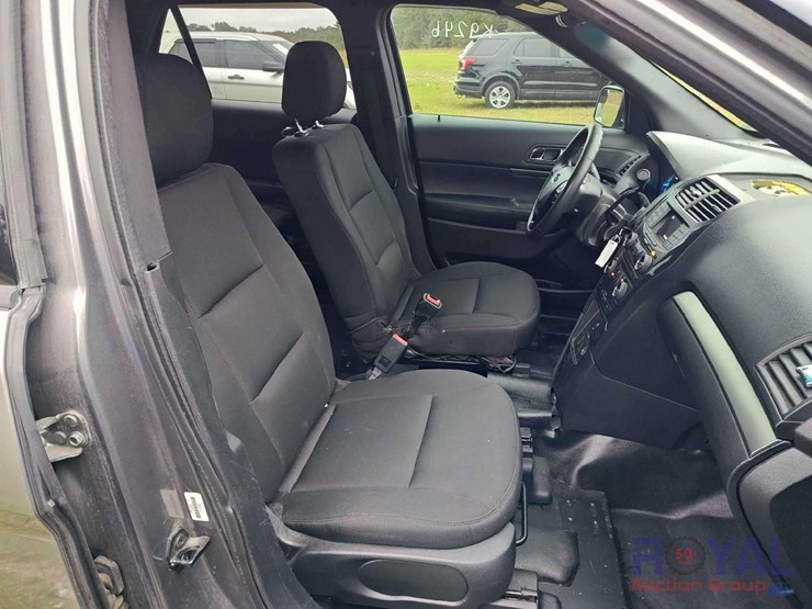 2016-ford-explorer-image-22