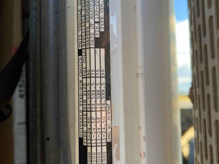 1996-peterbilt-378-image-17