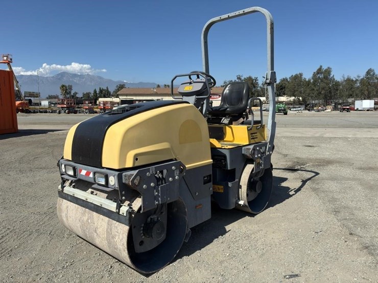 2015-dynapac-cc1200-image-1