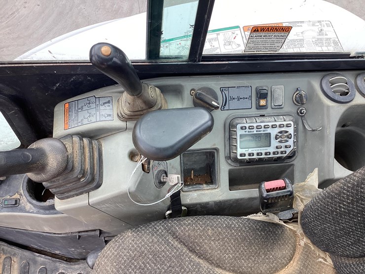 2014-bobcat-e32-image-16