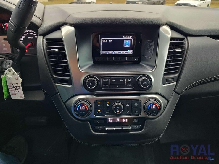 2017-chevrolet-tahoe-image-17