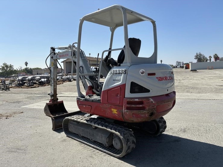 2016-takeuchi-tb230-image-4