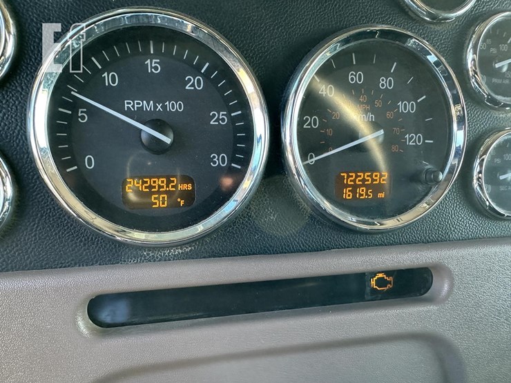 2014-peterbilt-386-image-21