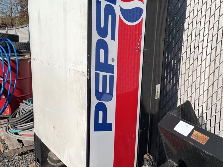 #5697-•-pepsi-machine-image-3