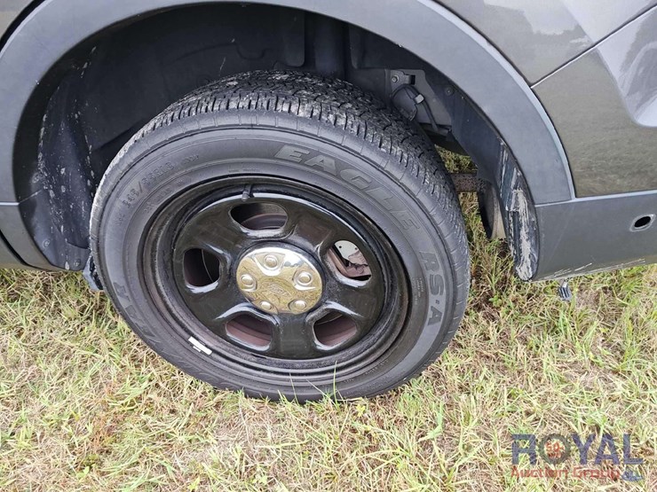 2016-ford-explorer-image-30