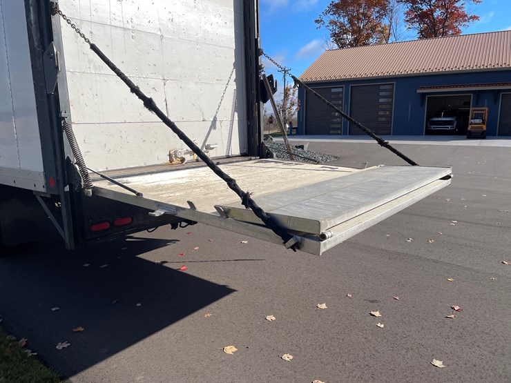 2007-chevrolet-g3500-image-38