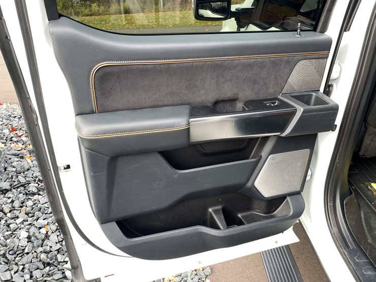 2023-ford-f450-platinum-image-45